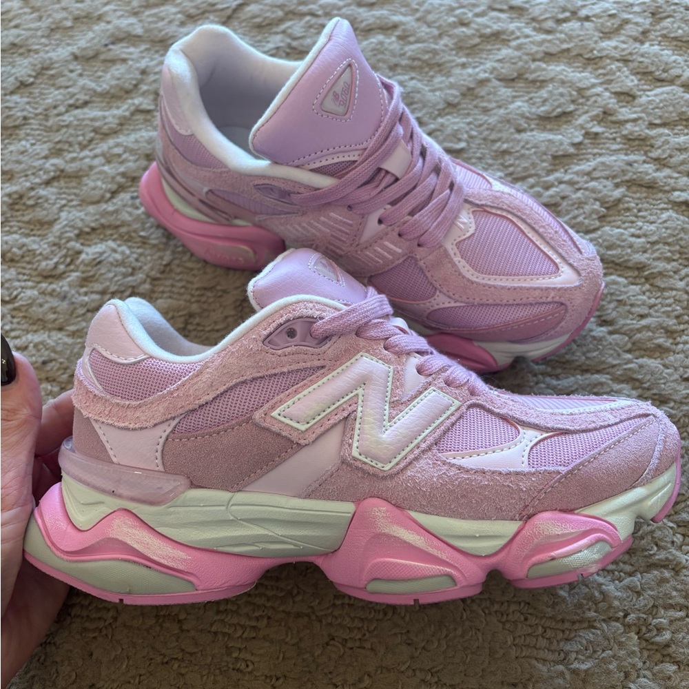 New Balance 9060 Pink Sneakers – Women’s 8